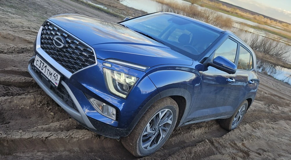 Solaris HC Hyundai Creta тест сбоку спереди