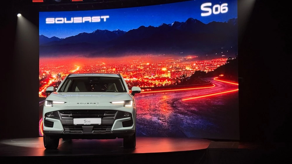 Soueast S06 презентация в Казахстане сбоку спереди