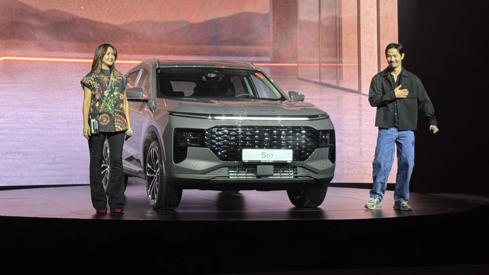 Soueast S07 в Казахстане презентация сбоку спереди