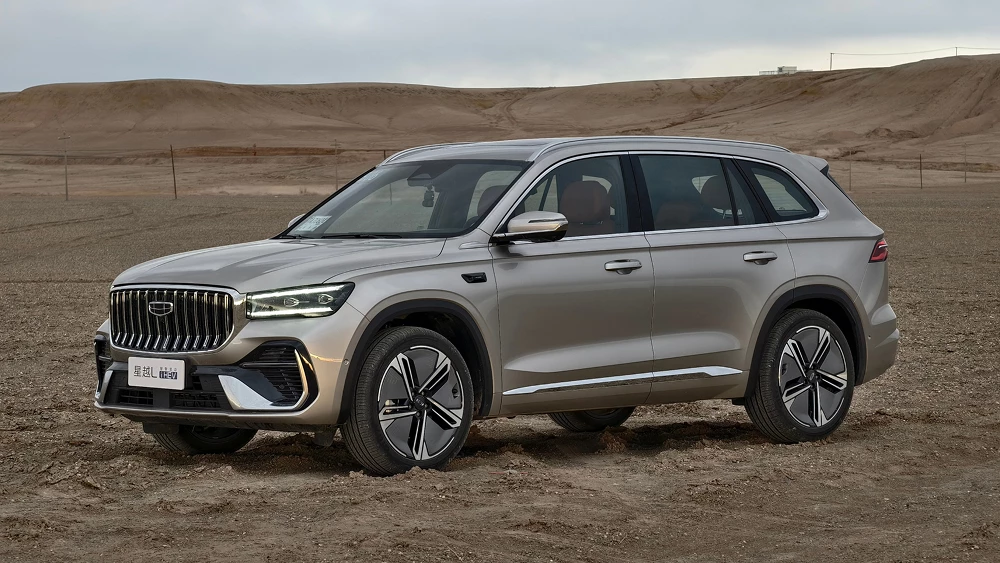 Цены гибридных Geely Monjaro и Preface назвали в Китае кроссовер сбоу спереди серебряный диски