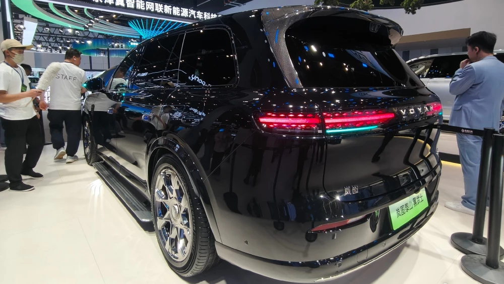 пекинский автосалон в пекине 2026 voyah Taishan кроссовер черный сбоку сзади