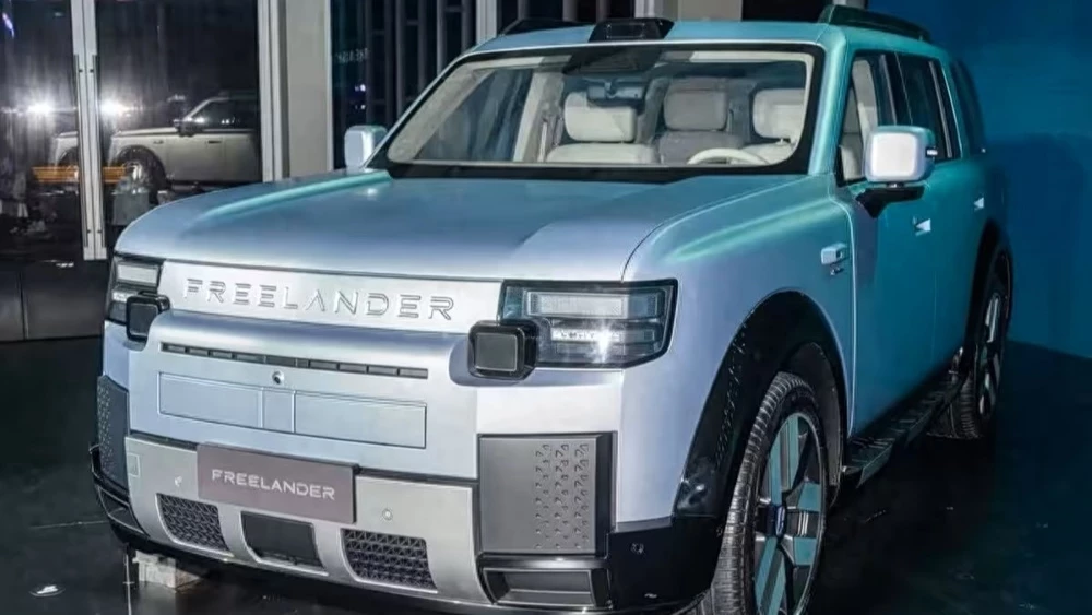 кроссовер freelander 8 сбоку спереди 2026