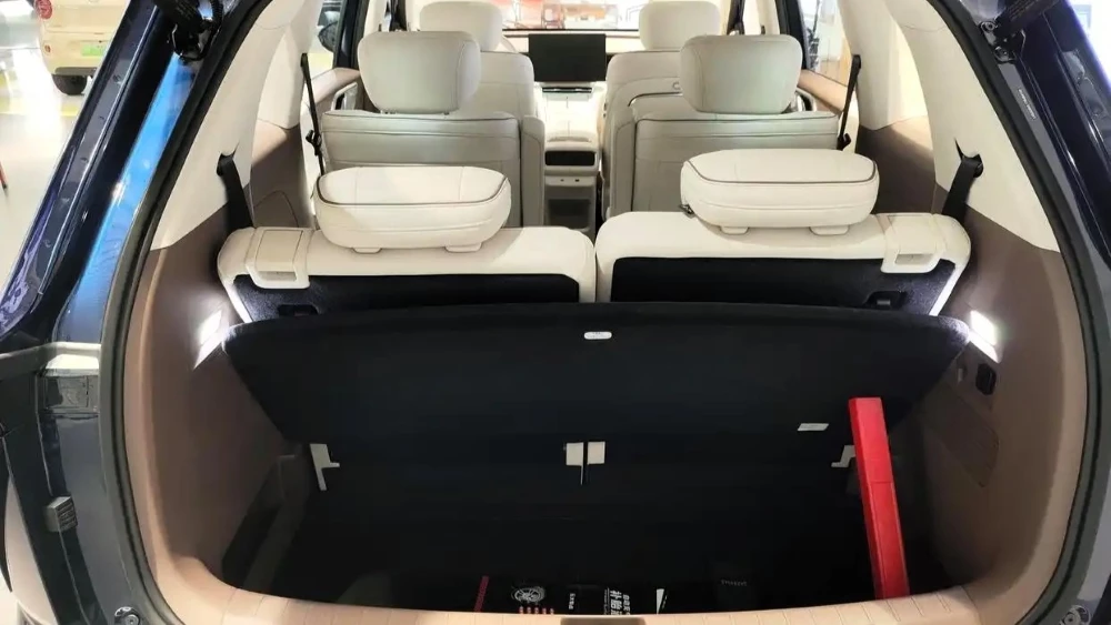 кроссовер wuling starlight l в Китае интерьер салон