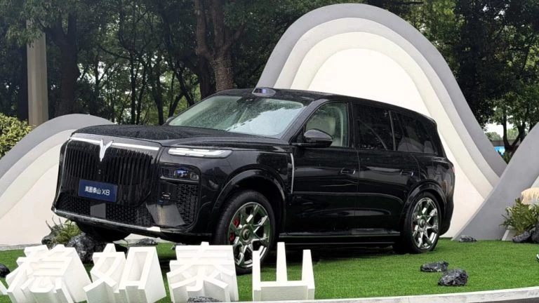 старт продаж voyah taishan x8 спереди сбоку кроссовер