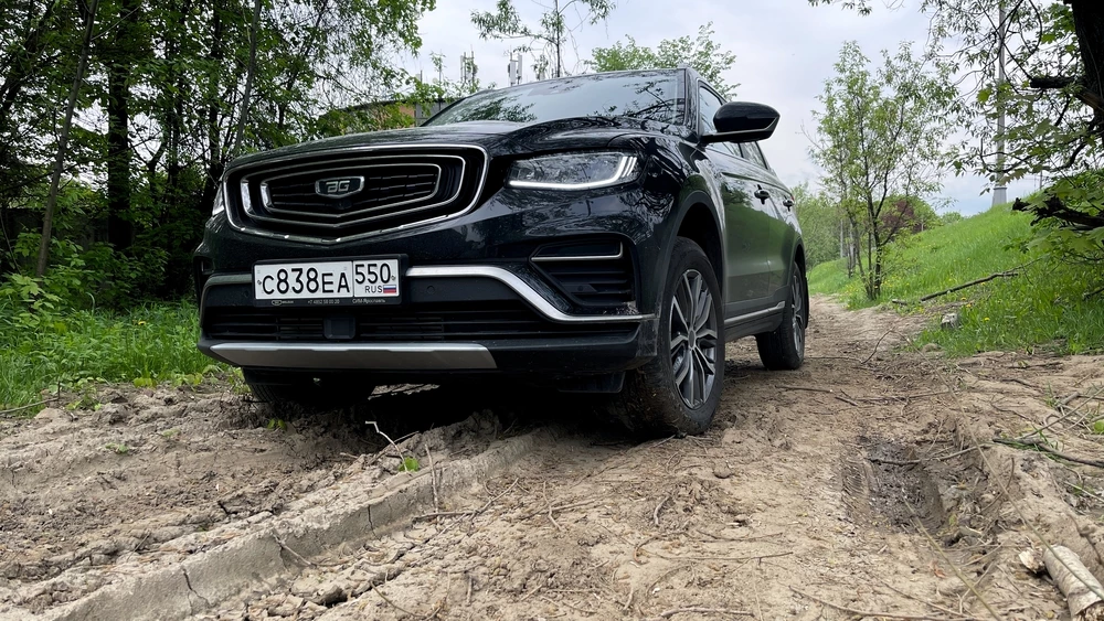 Belgee X70 10 тысяч километров черный спереди бездорожье