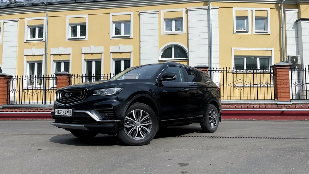 Belgee X70 10 тысяч километров черный сбоку спереди