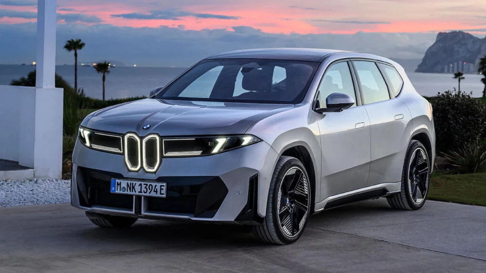 bmw ix3 кроссовер сбоку спереди алексей кежа