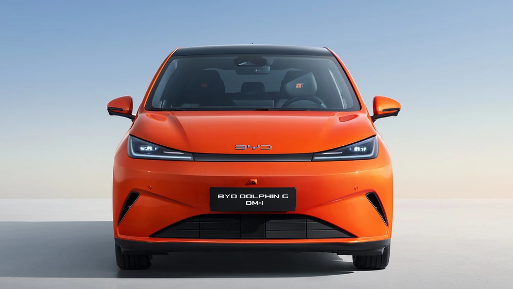 Гибридный хетчбэк BYD Dolphin G DM-i спереди