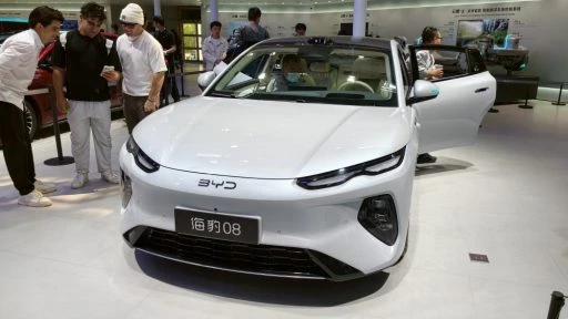 BYD Seal 08 Пекинский автосалон спереди