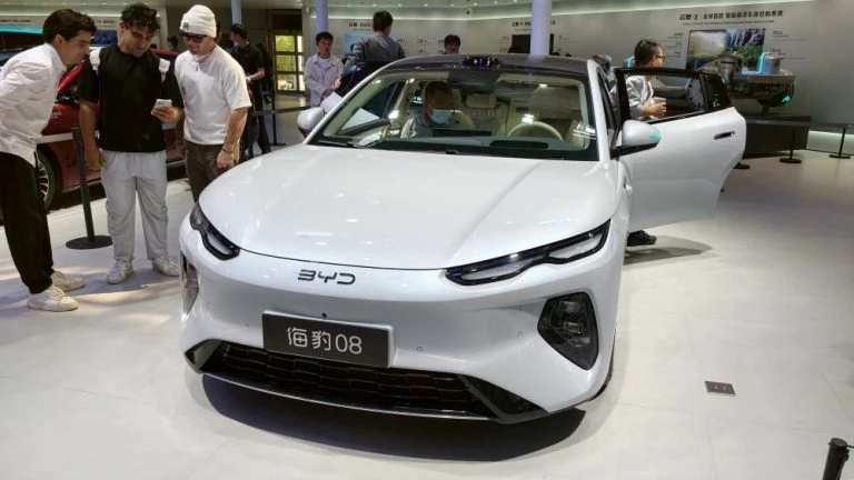 BYD Seal 08 Пекинский автосалон спереди