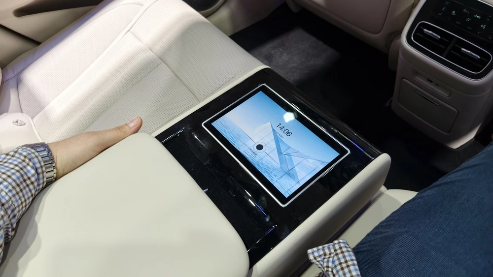 BYD Seal 08 Пекинский автосалон салон интерьер сиденья второй ряд подлокотник