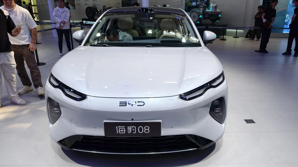 BYD Seal 08 Пекинский автосалон спереди