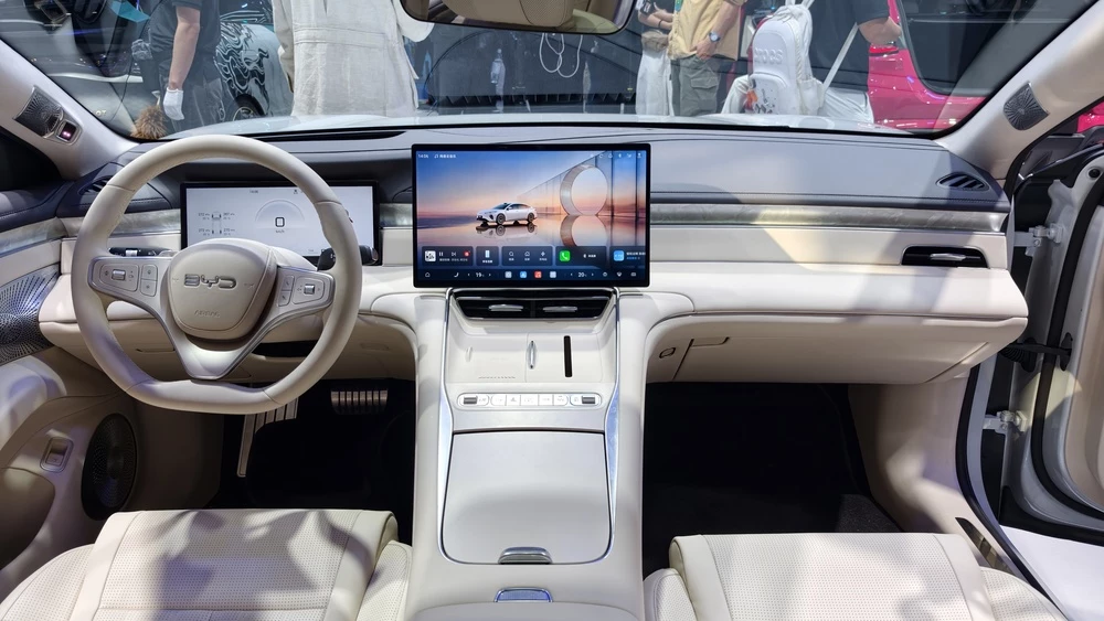 BYD Seal 08 Пекинский автосалон салон интерьер