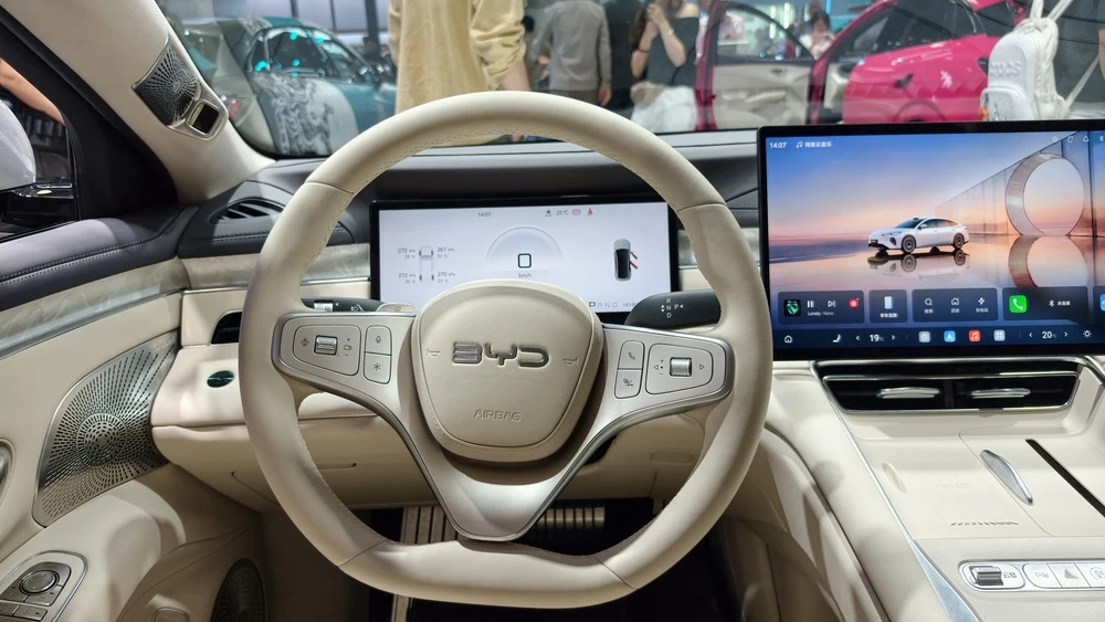 BYD Seal 08 Пекинский автосалон салон интерьер место водителя