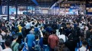Пекинский автосалон 2026 много людей павильон BYD