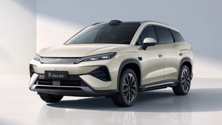 цены byd song ultra dm-i сбоку спереди бежевый гибридный кроссовер старт продаж