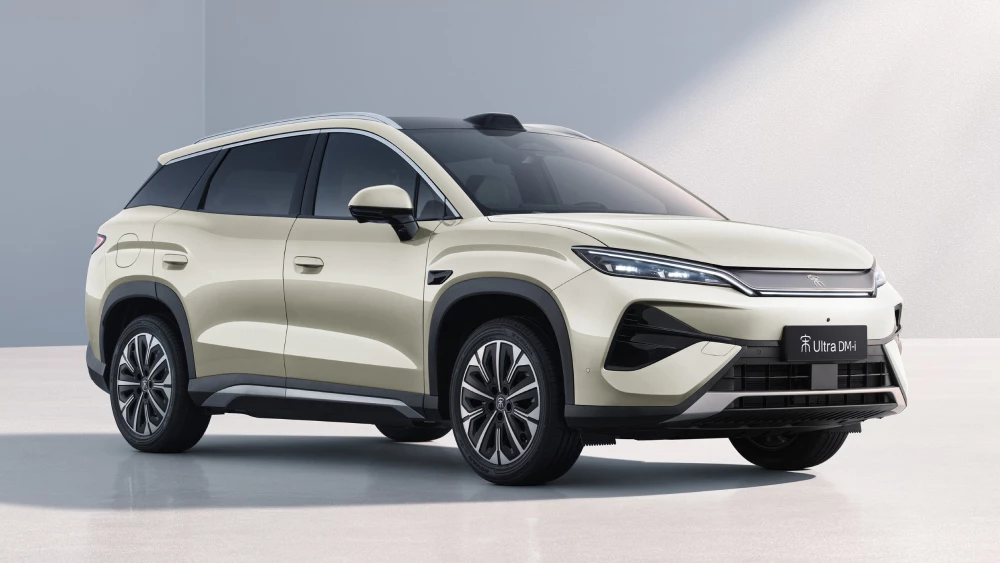 цены byd song ultra dm-i сбоку спереди бежевый гибридный кроссовер старт продаж