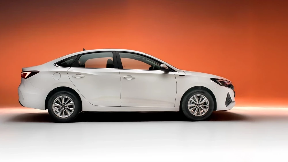 Changan Eado Plus сбоку