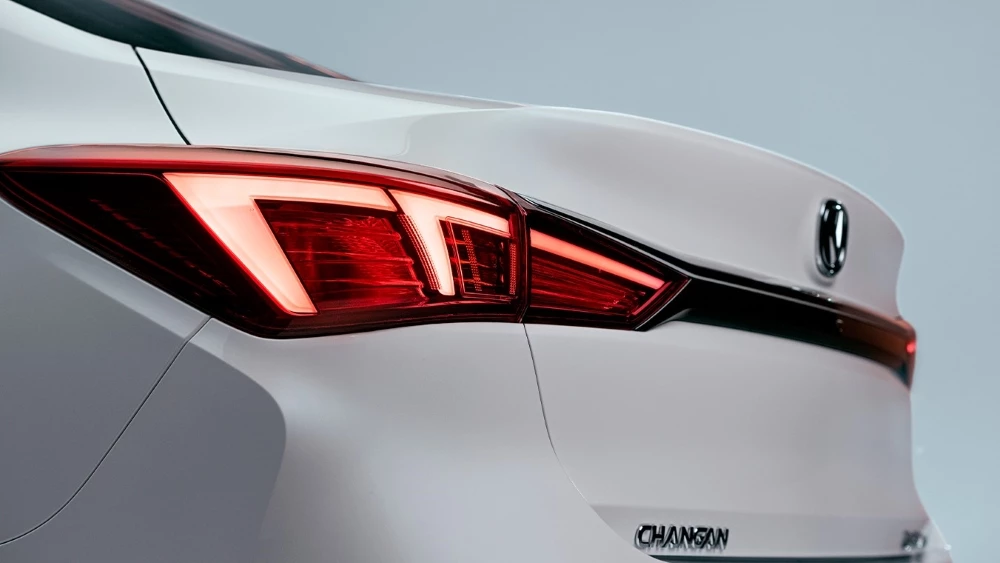 Changan Eado Plus сзади фонари