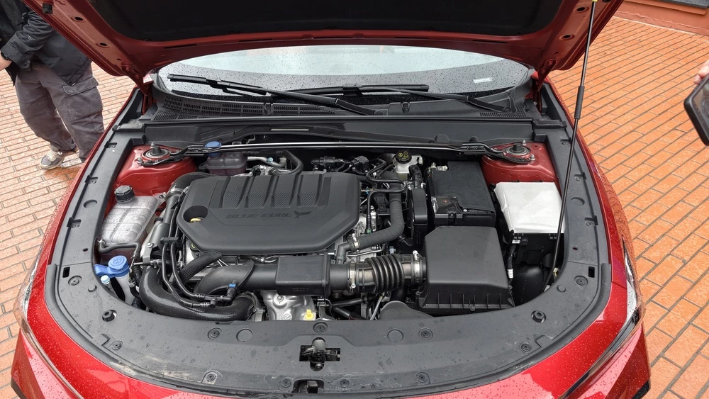 Changan Uni-V 2.0T новый обновленный двигатель мотор капот открыт