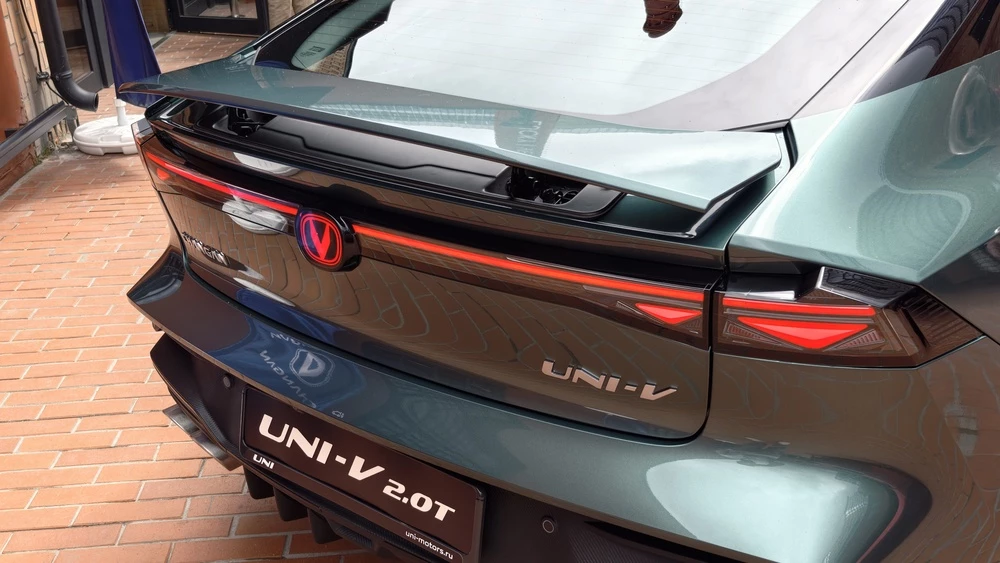 Changan Uni-V 2.0T новый обновленный сзади спойлер