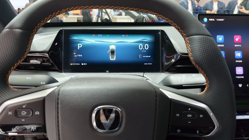 Лифтбэк Changan Uni-V HEV салон интерьер приборная панель