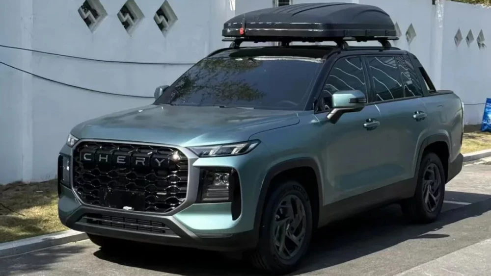 Chery Tiggo V в кузове пикап заметили в Китае сбоку спереди новый автомобиль зеленый
