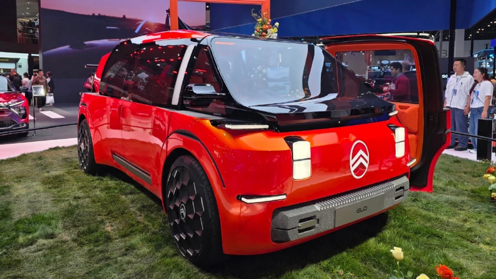 концепт-кар citroen elo сбоку спереди красный