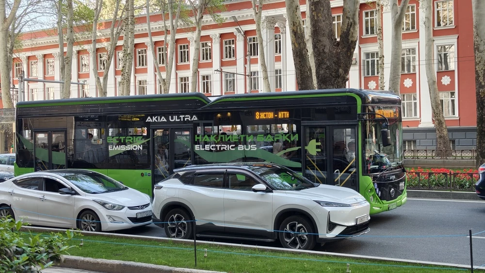 Dongfeng Aeolus L7 Душанбе сбоку таджикистан