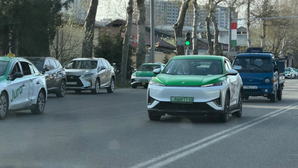 Dongfeng Aeolus L7 такси спереди таджикистан