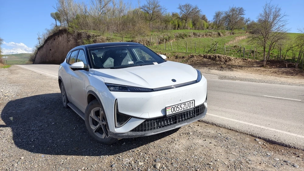 Dongfeng Aeolus L7 тест сбоку спереди