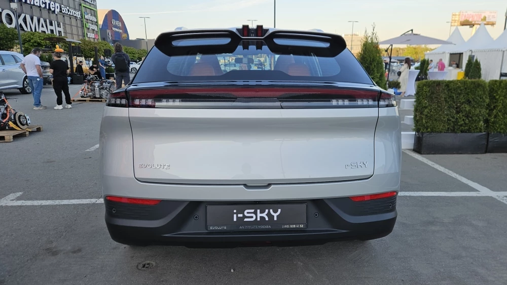 Кроссовер Evolute i-Sky Evolute Фест 2026 сзади