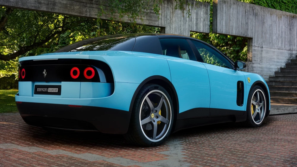 ferrari luce сбоку сзади голубой