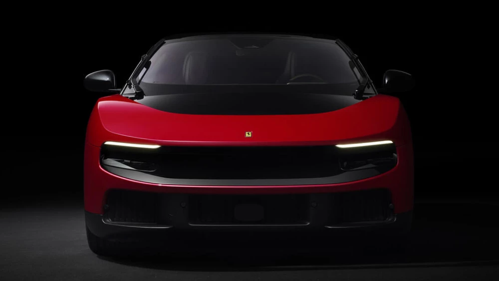 ferrari luce красный спереди