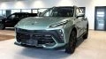 Обновленный кроссовер Forthing T5 EVO у дилера в Беларуси сбоку спереди
