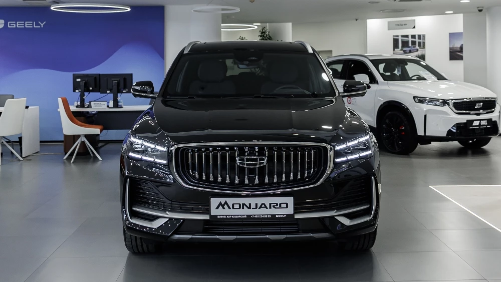 Geely Monjaro в автосалоне у дилера новый купить спереди GEELY БИЗНЕС КАР