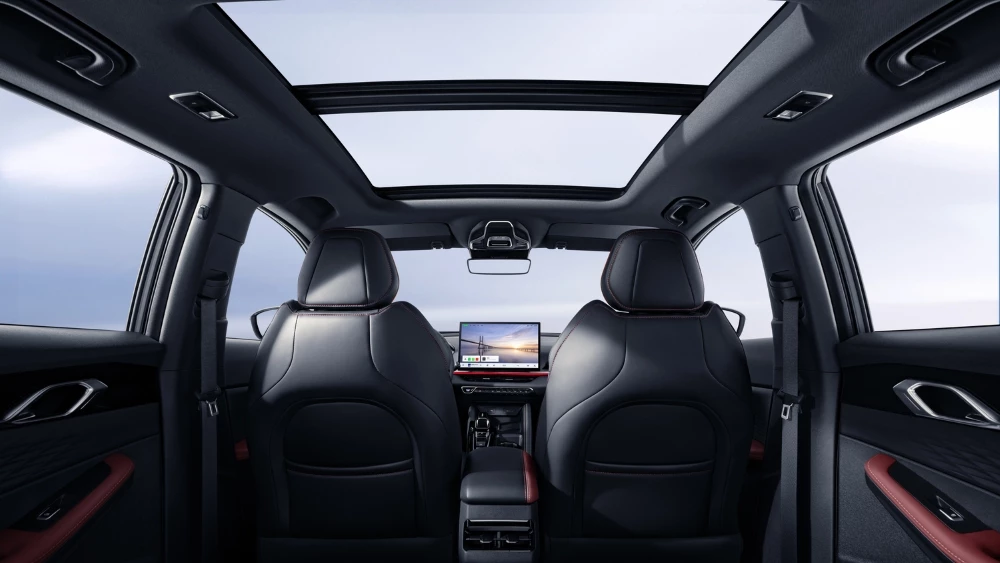 Кроссовер Geely Coolray салон интерьер 2026 второй ряд панорама