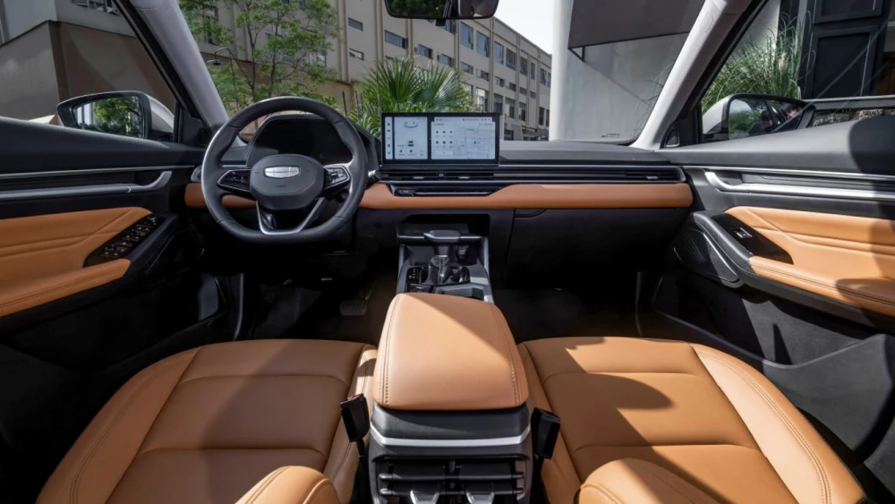 обновленный geely emgrand iv седан салон оранжевый