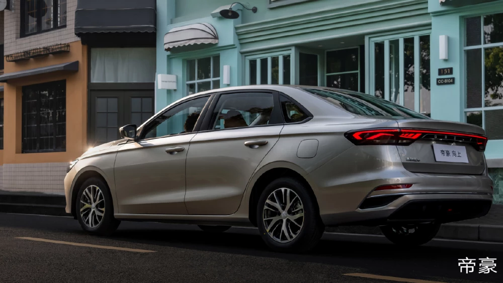 Обновленный Geely Emgrand IV поколения появился в Китае сбоку сзади