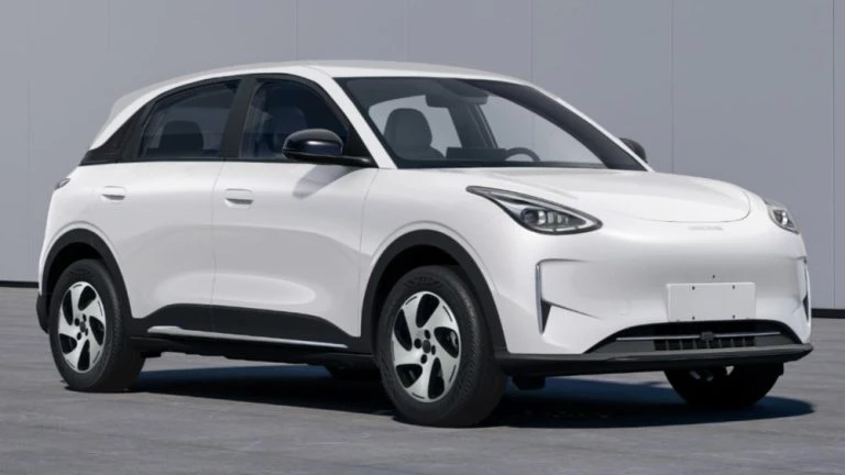 Электрический хетчбэк Geely EX2 Ultra сбоку спереди