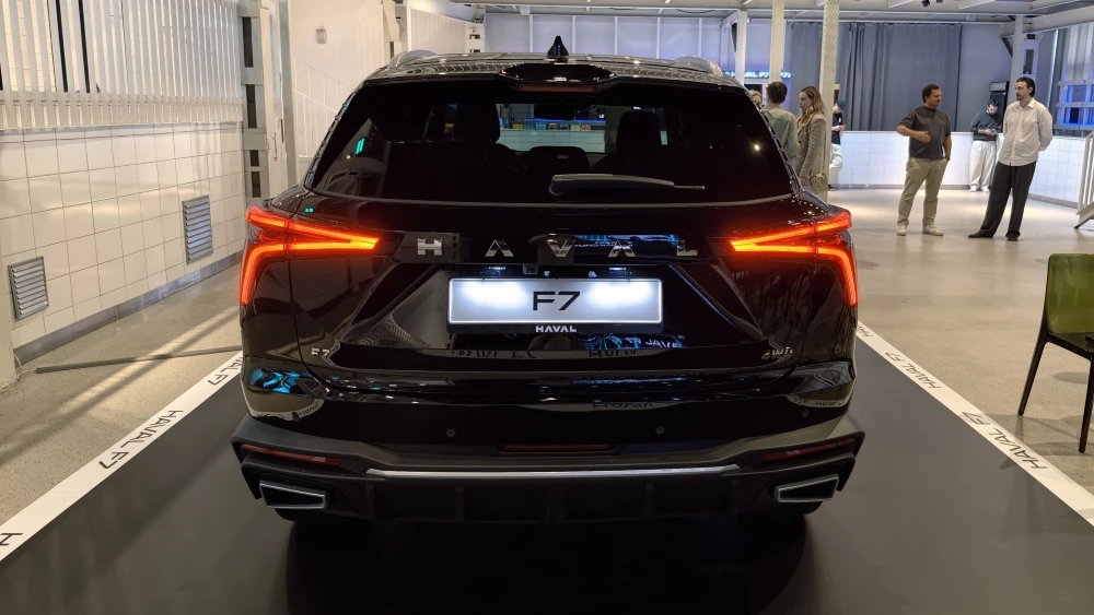 Обновленный Haval F7 презентация сзади