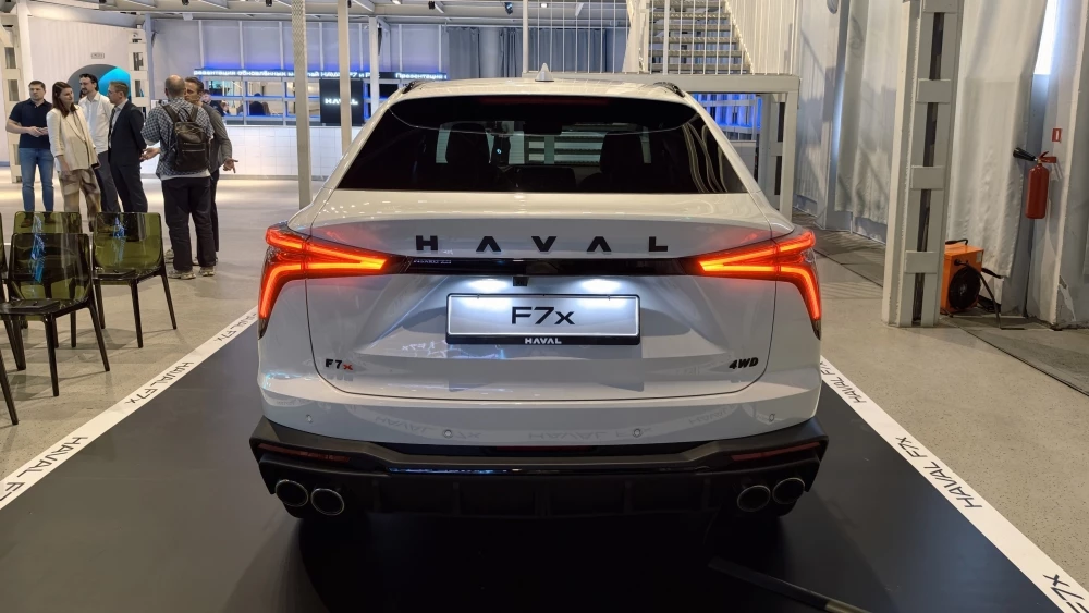 Обновленный Haval F7x презентация сзади