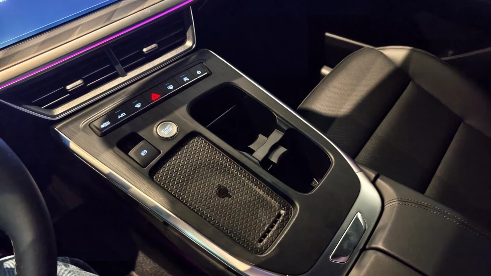 Обновленный Haval F7 F7x презентация салон интерьер тоннель беспроводная зарядка клавиши