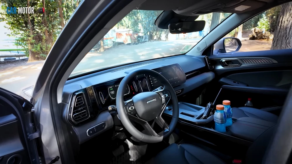 Первые обзоры кроссовера Haval Jolion Max салон черный чили car motor 