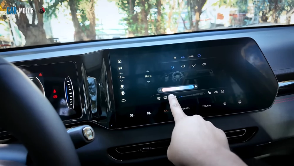 Первые обзоры кроссовера Haval Jolion Max салон черный чили car motor экран