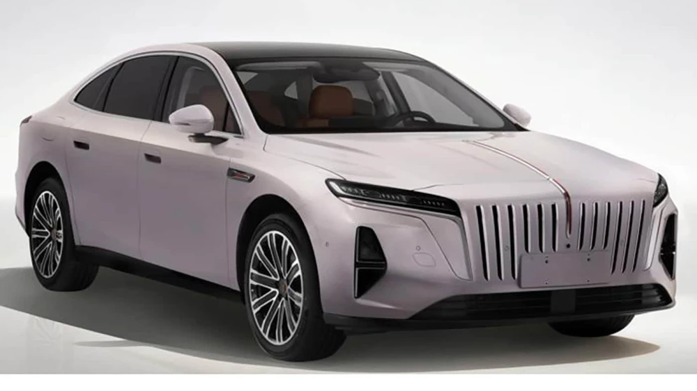 Hongqi H7 вернется на рынок. Каким будет новое поколение седана Седан Hongqi H7 второго поколения сбоку спереди