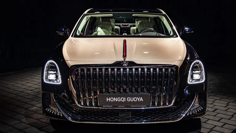 Hongqi Golden Sunflower Guoya спереди презентация в России