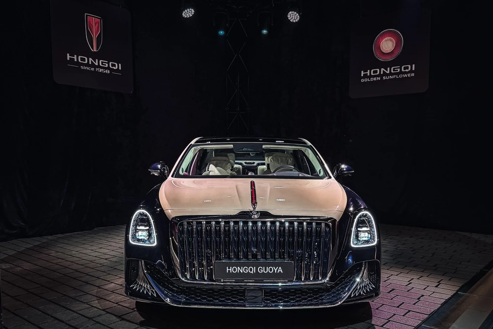 Hongqi Golden Sunflower Guoya спереди презентация в России