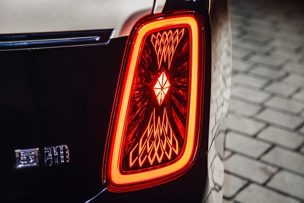 Hongqi Golden Sunflower Guoya презентация в России фонарь