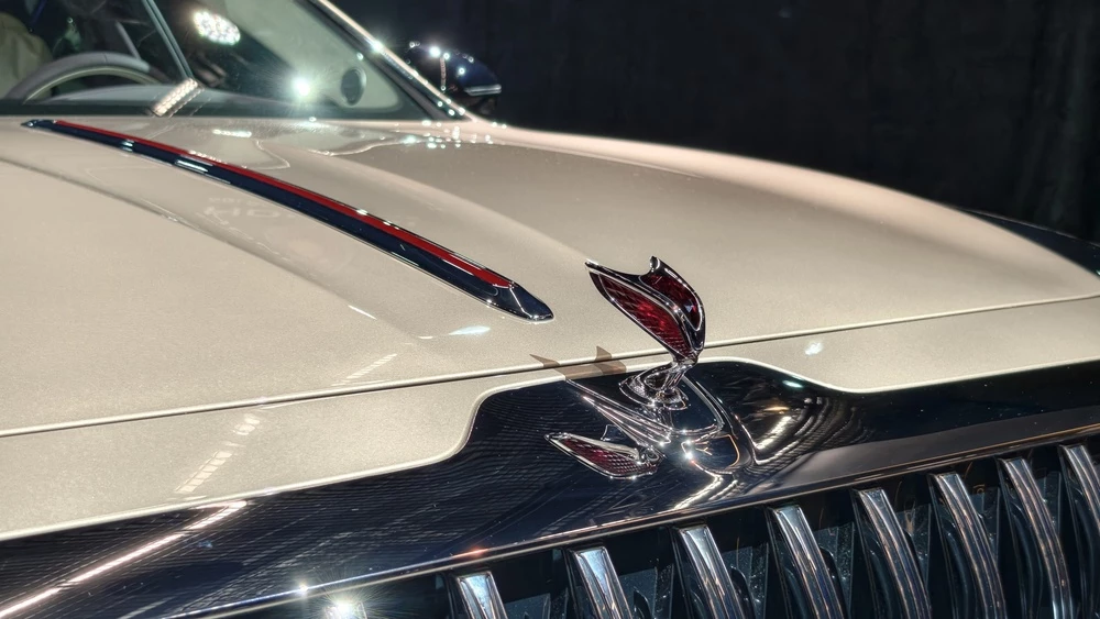Hongqi Golden Sunflower Guoya решетка радиатора фигурка Spirit of Elegance